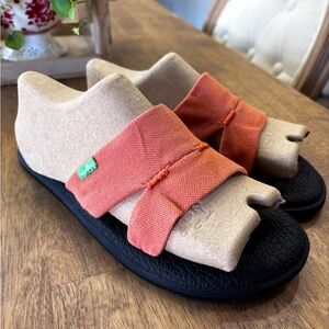 Sanuk Women’s yoga mat slides